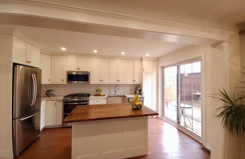 Barrie House | Charming 3-bedroom house with WiFi, AC in delightful Barrie