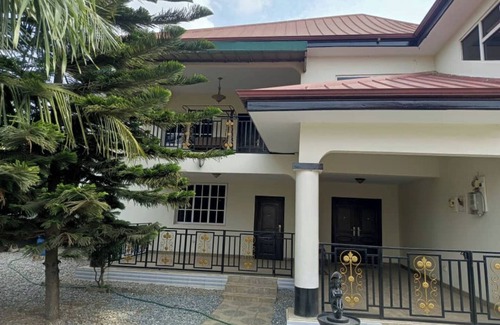 Osu Klottey House | Charming 3-bedroom house with WiFi and AC in beautiful Accra