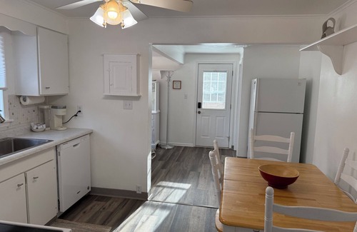 Gwinn House | Charming 3-bedroom house with WiFi and AC in Gwinn