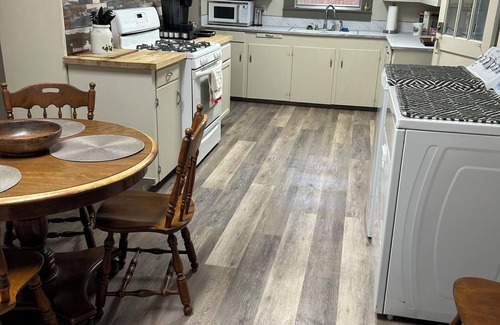 Houma House | Charming 3-bedroom house with AC, WiFi in serene Houma