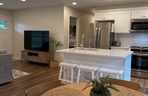 Fisher House | Charming 3-bedroom house with AC, WiFi in wonderful Many