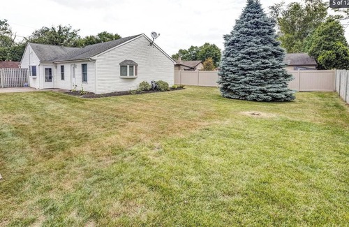 Edison House | Charming 3-bedroom NorthEast Facing Ranch with AC in delightful Edison