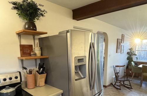 Glen Carbon House | Charming 3-Bedroom Cottage in Glen Carbon