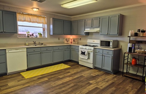 Marshalltown Cabin | Charming 3-bedroom lodge at Wolfe Ranch of Marshalltown