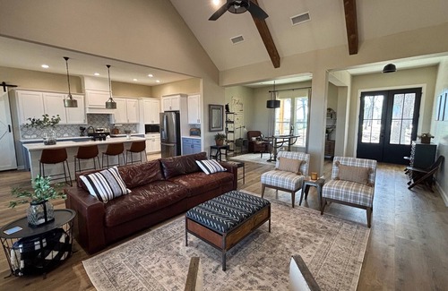 Weston Other | Charming 3-bedroom farmhouse in serene Pilot Point with AC