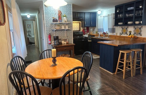 Morgan Mill House | Charming 3-bedroom mobile home with Starlink WiFi in serene area of Stephenville