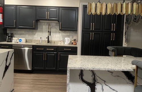 Centreville House | Charming 3-BR Corporate Guesthouse near Dulles Airport curated for convenience.
