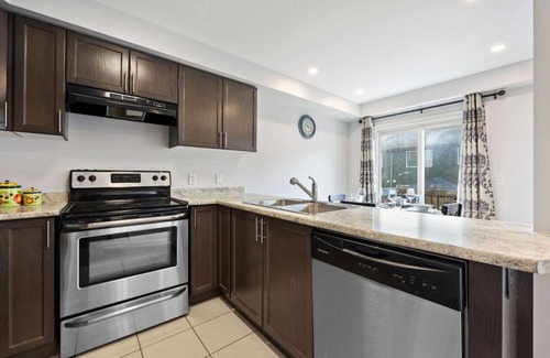 Durham Region House | Charming 3-Br Home in Oshawa N.