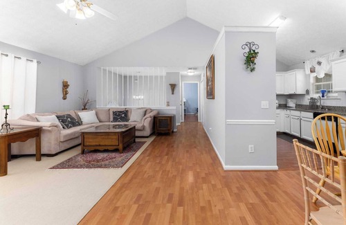 Lawrenceville House | Charming 3B2B Apartment|Ground Floor Comfort|Pet-Friendly Retreat Awaits #41922