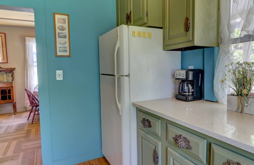 Amenia Cottage | Charming 3bdr Magnolia cottage with heated saltwater pool, AC and WiFi in Amenia