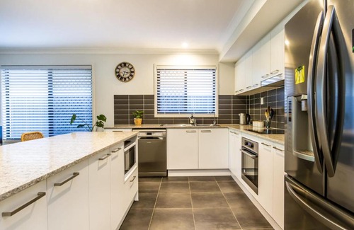 Dakabin House | Charming 3BR House in the Heart of Dakabin