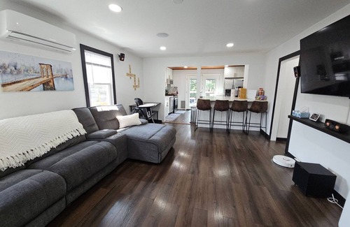 West Hempstead House | Charming 3BR Retreat WiFi, AC & Serenity in West Hempstead