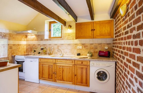 Authon Cottage | Charming 4-Bed Country House with Garden, Near Loire Castles, Sleeps 8-10, Family-Friendly