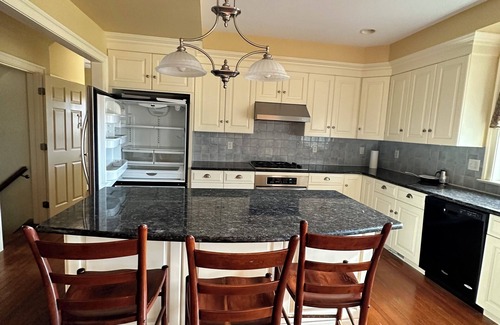 Chesapeake City Cottage | Charming 4-Bedroom Cottage - Vineyard Views & Waterfront Tasting Room & Resort