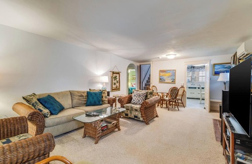 South Rehoboth Cottage | Charming 4-Bedroom Dog-Friendly Cottage, Steps to Beach & Boardwalk!