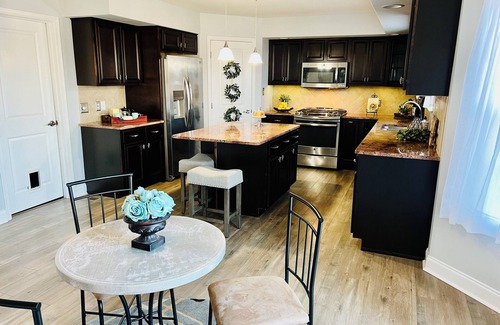Earlville House | Charming 4-bedroom house with WiFi, AC in enchanting Douglassville.
