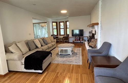 Kingston House | Charming 4-bedroom Cape Cod, 1000 Islands getaway