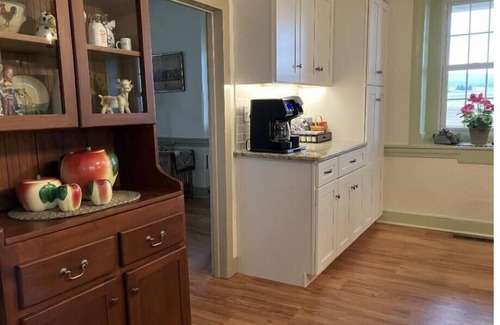 Martindale House | Charming 4 bedroom FarmHaus, circa 1790, renovated on Scenic Byway.