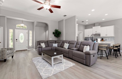 McQueeney House | Charming 4 Bedroom House near Lake McQueeney