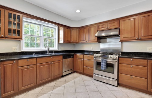 Mount Marion House | Charming 4-bedroom house on 2 acres in marvelous Woodstock with WiFi, AC