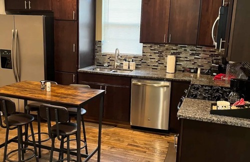 Washington Heights House | Charming 4-bedroom house with WiFi and AC in amazing Chicago