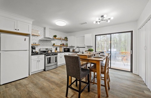 Buford House | Charming 4-bedroom house 5 min from the Mall of Georgia and Movie Theater