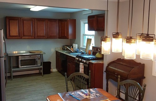 Pearl River House | Charming 4-bedroom house with AC and WiFi 30 minute drive to New York City