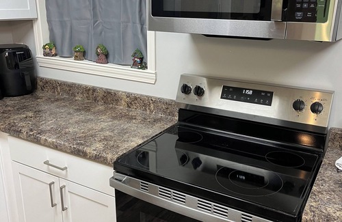 Southaven House | Charming 4BR 2BA Close to Memphis NOT IN Memphis! FULL Kitchen.