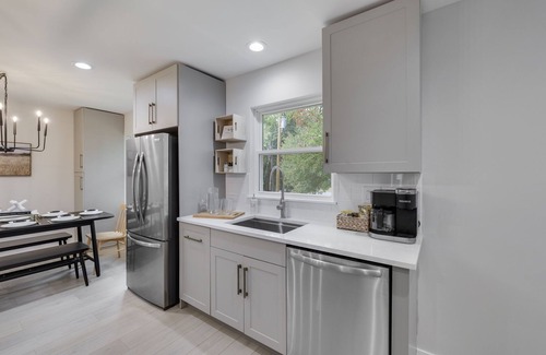 St. Charles House | Charming 4BR near Convention Ctr., Main St, & LU -just 11 minutes to STL Airport