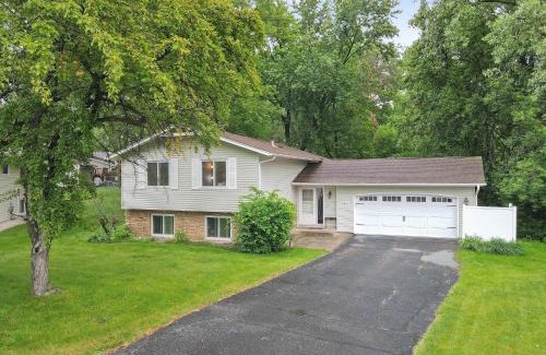 Eden Prairie House | Charming 5 Bd house in cul-de-sac