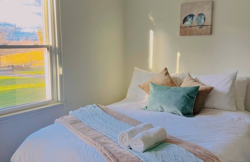 Aldie Other | Charming 5-bedroom farmhouse with game&hot tub in Aldie