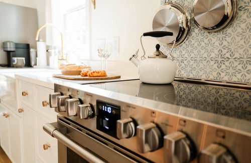 Winston - Salem Cottage | Charming 5 star 2-bedroom cottage close to Old Salem and downtown Winston Salem