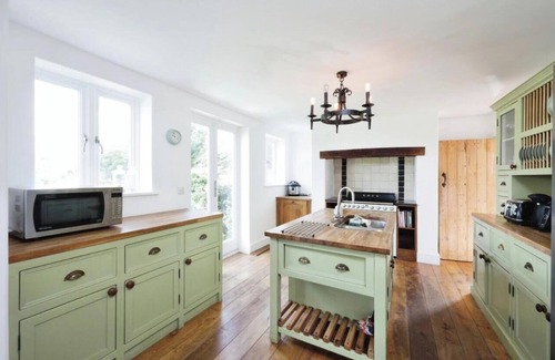 Amersham House | Charming 5BR Farmhouse Retreat in Amersham