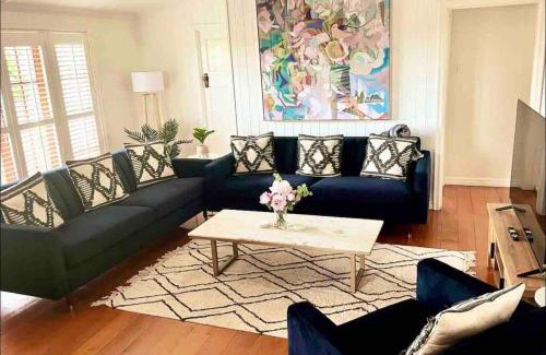 Kedron House | Charming 5BR Family Home w/Pool 10min from Airport