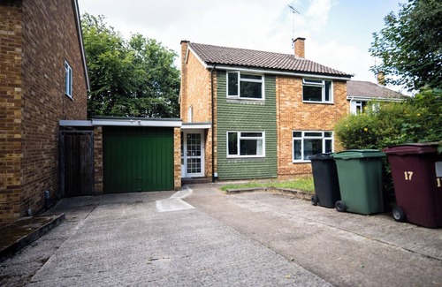 Reading House | Charming 6-Bed House in Reading