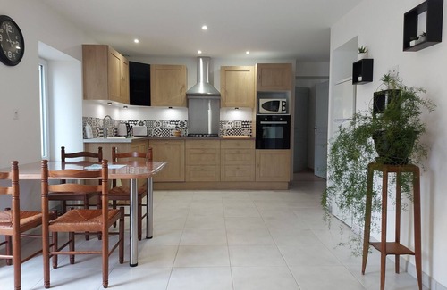 Saint-Christophe Cottage | Charming 6-Person Cottage with Modern Amenities in Saint-Christophe, Near Historic Sites