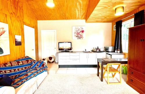 Solway Apartment | Charming accommodation in the Vines of Martinborough