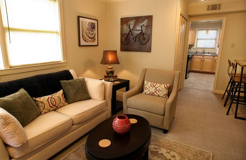 Joffre Apartment | Charming and Cozy Living in the Brown Door Cottage