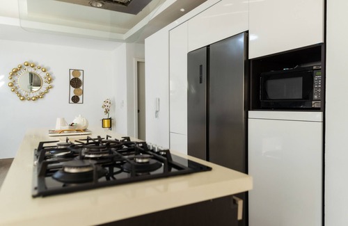 Sarasota Apartment | Charming and Elegant 2BR Apt W/Pool, BBQ, and rooftop