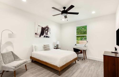 Lexington House | Charming and Light-Filled 3BR 2BA Getaway