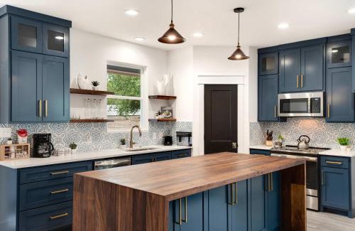 Lexington House | Charming and Light-Filled 3BR 2BA Getaway