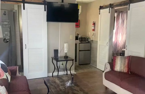 Charleston Cottage | Charming and quaint 2-bedroom Cottage between Downtown and Folly Beach