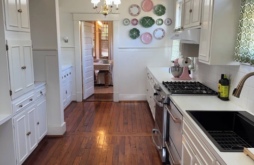Summerville House | Charming and updated historic Summerville home 3.5 miles from Augusta National,