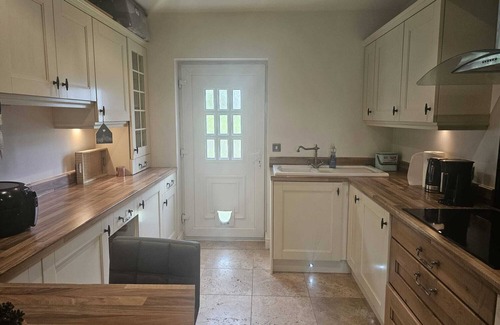 Govilon House | Charming Annexe Close to Abergavenny & Blorenge Trails