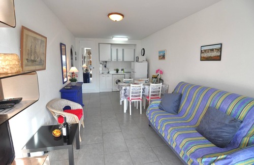 Santa Margarida Apartment | Charming apartment for rent in Roses, Costa Brava, 400 meters from Santa Margarita beach with views of the marina.