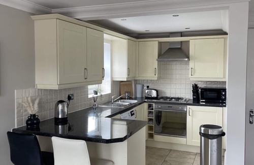 Heswall Apartment | Charming Apartment In Heswall With Parking
