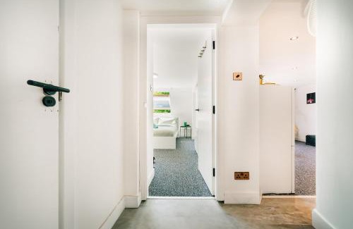 Lansbury Apartment | Charming Apartment in the Church near Canary Wharf