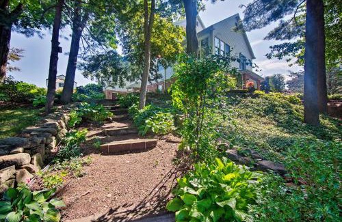 Salunga Apartment | Charming Apartment with Yard and Beautiful Gardens!