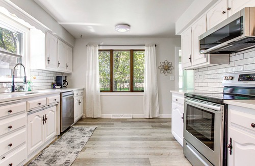 Appleton House | Charming Appleton Getaway ~ 3 Mi to Downtown!