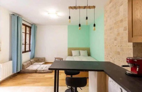Quartier de Rochechouart Apartment | Charming Apt LaFayette and Opera